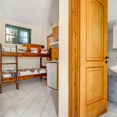 Appartement Daratos 5 *